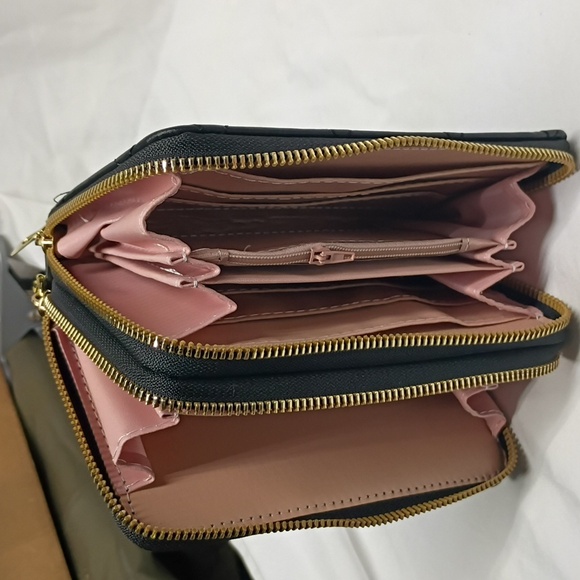 Hello Kitty Wallet - Picture 7 of 7